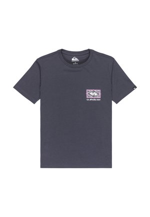 T-shirt in cotone blu navy con maniche corte, scollo rotondo, caratterizzato da un logo grafico viola nella zona sinistra del petto.