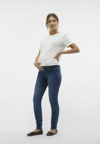 MAMALICIOUS UMSTANDS - Jeans slim fit - medium blue denim