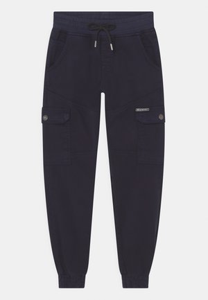 Pantalon de jogging bleu marine avec taille élastique, cordon de serrage, deux poches avant, deux poches cargo boutonnées et poignets élastiques aux chevilles.