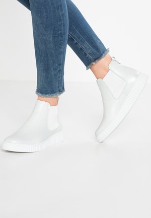 Kotníková obuv - white