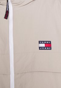 Tommy Jeans Plus Summer jacket - khaki
