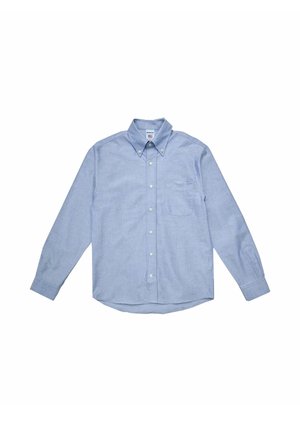 Camicia azzurro chiaro a manica lunga con colletto abbottonato e taschino sul petto sinistro, mostrata su sfondo bianco.
