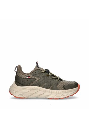 SNEAKERS DA CON ELASTICO REGOLABILE - Sneakersy niskie