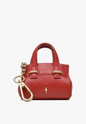 Czerwona skórzana torebka z dwoma krótkimi uchwytami, złotymi akcentami i klipsem do breloczka. Gładka tekstura, kompaktowy design i tłoczony detal.