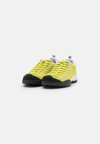 Scarpa MOJITO UNISEX - Pantofi drumeție - cedro