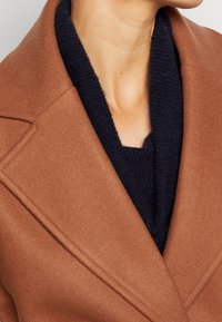 Anna Field Mantel - camel