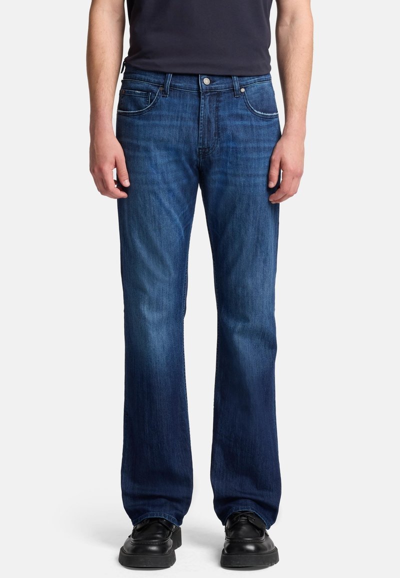 Mörkblå denimjeans med rak benpassform, med fem fickor, knapplåsning och diskret blekning framtill.