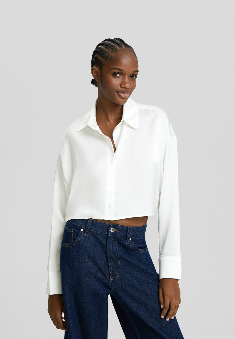 Bershka LONG SLEEVE CROPPED Skjorta white/vit Zalando.se