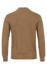 Brun striktrøje med lange ærmer, ribbestrikkede manchetter og kant samt en rund halsudskæring. Stoffet ser blødt ud med en subtil struktur.