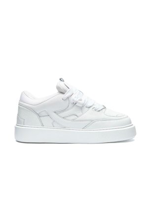 LE SKATEUR - Matalavartiset tennarit - white