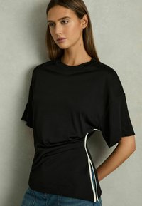 Reiss REGULAR FIT - AUDREY DRAPED CREW-NECK - Apdrukāts T-krekls - cream black