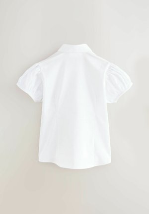 Weiße Bluse mit kurzen Ärmeln, strukturiertem Kragen, Puffärmeln und glatter Stoffoberfläche. Einfaches Design ohne sichtbare Muster.