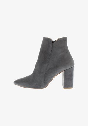 Grauer Wildleder-Stiefelette mit spitz zulaufender Zehenpartie, seitlichem Reißverschluss und klobigem hohen Absatz.