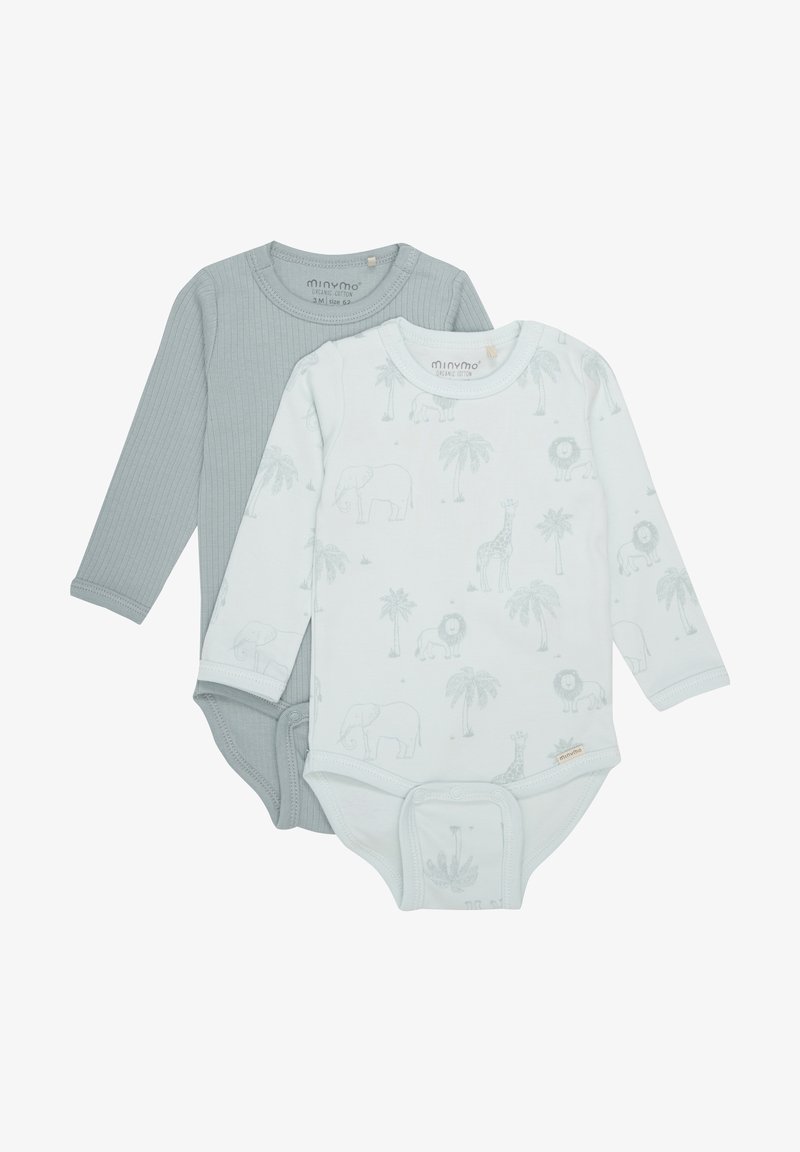 Twee baby rompertjes met lange mouwen: één in lichtgrijs geribbeld materiaal, de ander in wit met een lichtgrijze print van dieren en palmboom.