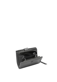 Kompaktowy szary skórzany portfel o teksturowanym wykończeniu, z suwakiem dookoła, wieloma przegródkami na karty oraz wewnętrzną kieszonką na monety.