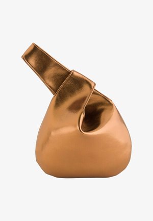 Glänzende bronzefarbene Metallic-Handtasche mit weicher, lässiger Struktur und kurzem, breitem Träger, der durch den oberen Bereich der Tasche geführt ist.