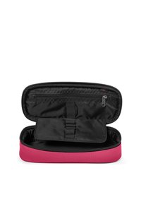 Custodia in tessuto rosa con interno nero, chiusura a zip, tasca interna e strap elastici per l'organizzazione. Texture liscia e forma rettangolare.