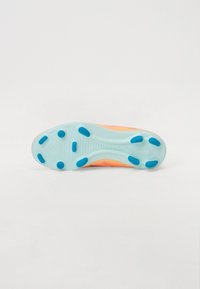 Talpa de pantof cu o bază translucidă de culoare albastru deschis, având șase capsule de tracțiune albastre și o secțiune degradată de culoare portocalie spre călcâi.