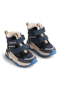 Donkerblauwe hoge schoenen met zwarte en grijze accenten, voorzien van klittenbandsluitingen, een zachte binnenvoering en een gestructureerde rubberen zool.