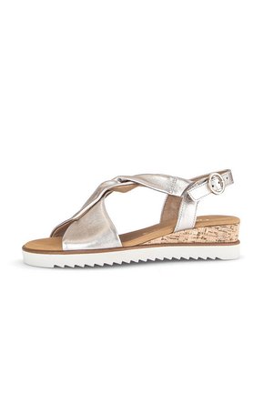 Wedge sandals - beige