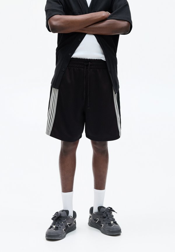 STRIPED JOGGER-BERMUDA  - Jogginghose