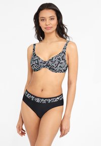 Zwart en gemêleerd bikini set met een gemodelleerde bh-top met brede banden en hooggetailleerde slips met een bijpassend print en solide zwarte details.