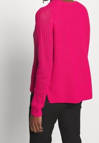 RIANI Stickad tröja - pink