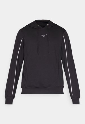 Schwarzer Kapuzenpullover aus weichem Stoff, mit einer vorderen Kängurutasche, grauem Logo und weißen Seitendetails.