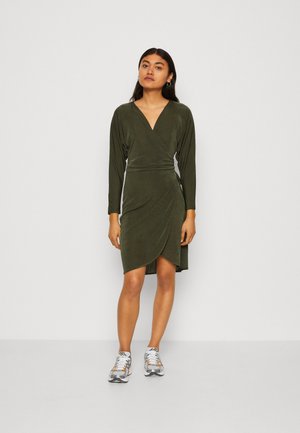 WAL G. ZARAH WRAP MINI - Φόρεμα από ζέρσεϊ - olive green