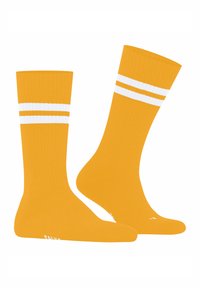 Une paire de chaussettes orange à mi-mollet avec deux bandes blanches horizontales près du haut, présentée côte à côte sur un fond blanc.