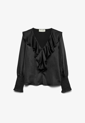Svart blus i satin med djup V-ringning, rynkad front och smockade långa ärmar för texturerad detalj.