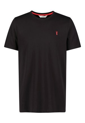T-shirt noir à manches courtes en coton avec un col rond. Présente un petit logo de homard rouge sur la poitrine gauche et un liseré rouge au col.