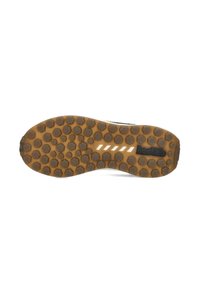 Scarpa atletica nera con suola in gomma testurizzata, caratterizzata da un motivo a forma di esagono e dettagli di branding bianchi.