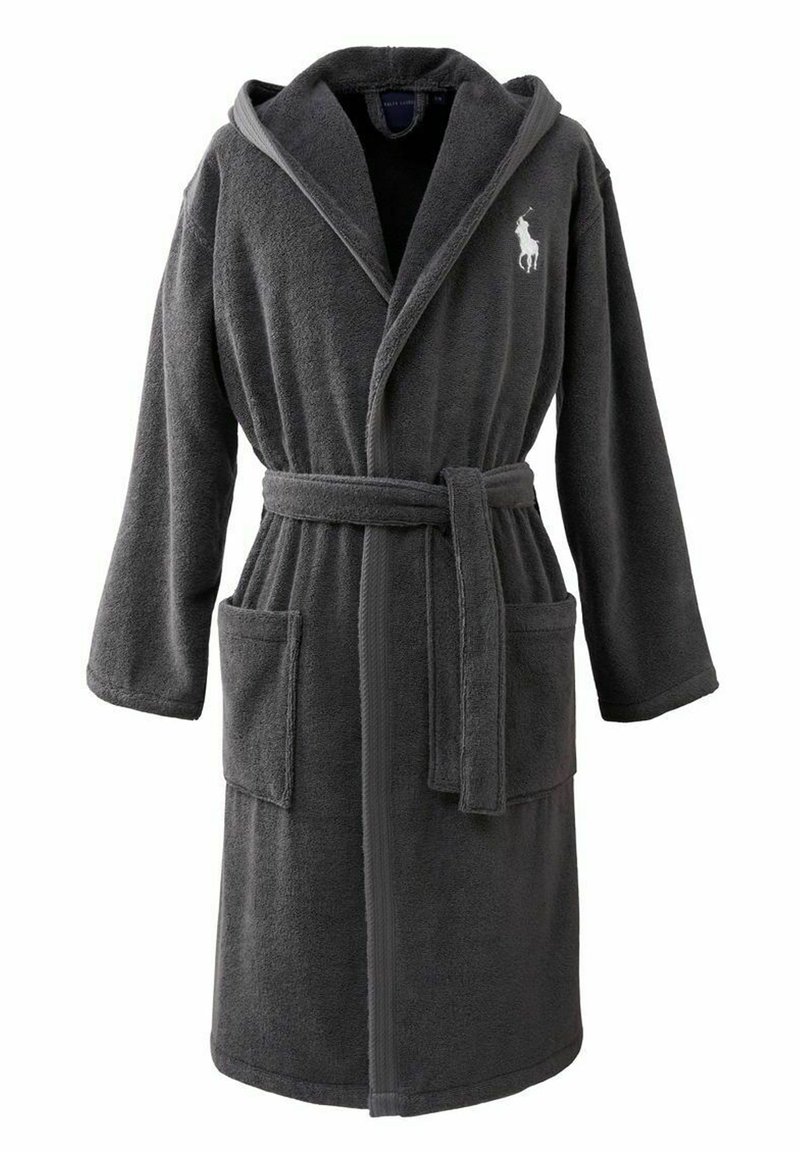 Accappatoio in terry grigio scuro con cappuccio, due tasche frontali e cintura legata. Presenta un piccolo logo ricamato sul lato sinistro del petto.