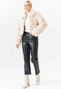GINI LONDON Winter jacket - beige