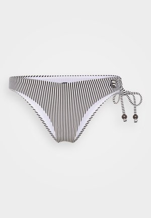 Zwart-witte gestreepte bikini-bovenstuk met zijsnijdingen, versierd met kleine decoratieve kralen en een gladde stoftextuur.