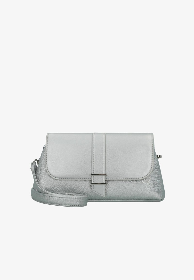 Sac bandoulière en cuir gris avec une finition texturée, fermeture à rabat et une sangle réglable. Comprend un accent de boucle métallique.