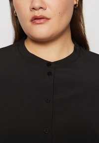 Vero Moda Curve VMCEVA FOLD UP SHORT DRESS - Kreklkleita - black