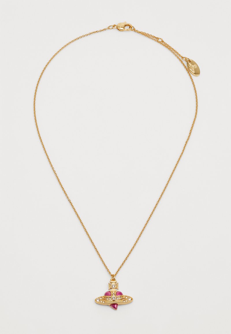 Collana d'oro con un pendente in design geometrico, adornata con gemme rosa e trasparenti, con una delicata catena e chiusura a moschettone.