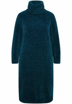 Turkoosi neulottu mekko korkealla poolokauluksella, pitkät hihat ja rento istuvuus. Pehmeä rakenne, jossa on hienovaraista värivaihtelua koko matkalla.