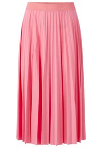 Jupe midi plissée rose avec une taille smockée élastique, tissu fluide créant des plis verticaux.