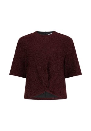 Bordeauxrode top met structuur en korte mouwen, uitgevoerd met een knoopdetail aan de voorkant en een ronde halslijn. De sluiting aan de achterkant geeft een aantrekkelijk designaccent.