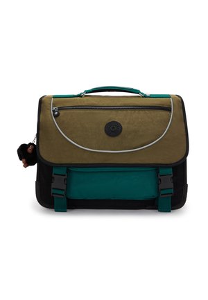 Sacoche bicolore verte et bleu sarcelle avec des sangles à boucle sur le devant, poche zippée sur le dessus et un petit porte-clés singe noir attaché.