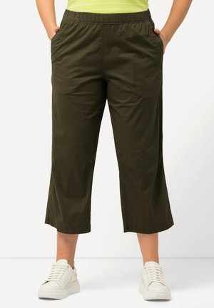 Ulla Popken 7/8 RUBY GENOUX PRÉFORMÉS JAMBES DROITES CEINTURE ÉLASTIQUE - Broek - forest green