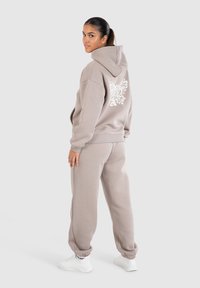 Smilodox NALA BACK PRINT HOODIE - Sweat à capuche - hellbraun
