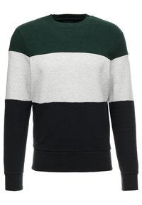 Suéter de cuello redondo de manga larga con bloques de color en verde, gris claro y negro dispuestos en horizontal.