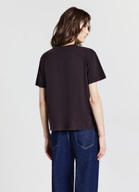 Calliope EFFETTO SLAVATO - T-shirt basic - marrone scuro