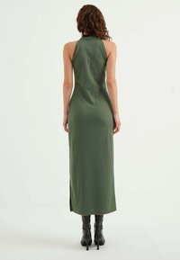 Herita HALTER NECK SLEEVELESS - Strickkleid - green
