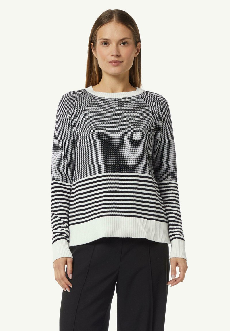 Grauer Strickpullover mit horizontalen schwarz-weißen Streifen. Verfügt über einen Rundhalsausschnitt, Raglanärmel und einen gerippten Saum sowie Bündchen.