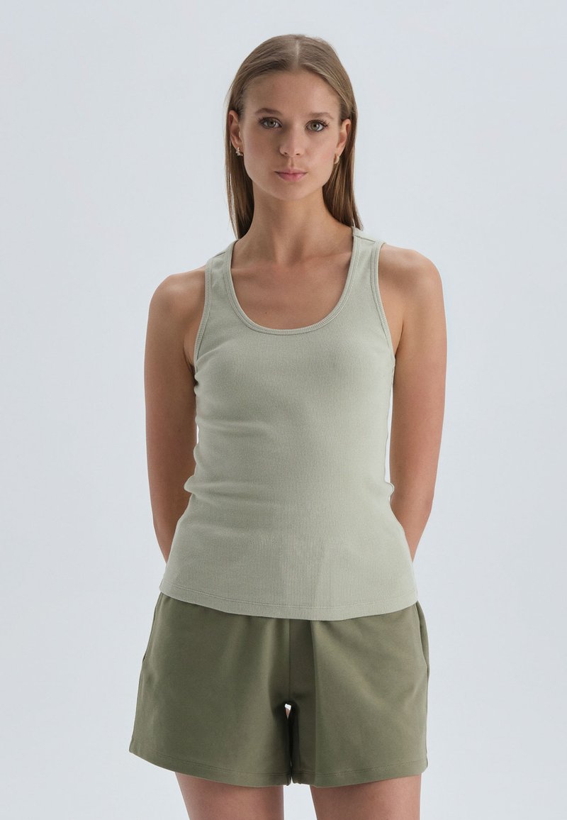 Damiex Top (Light Green)